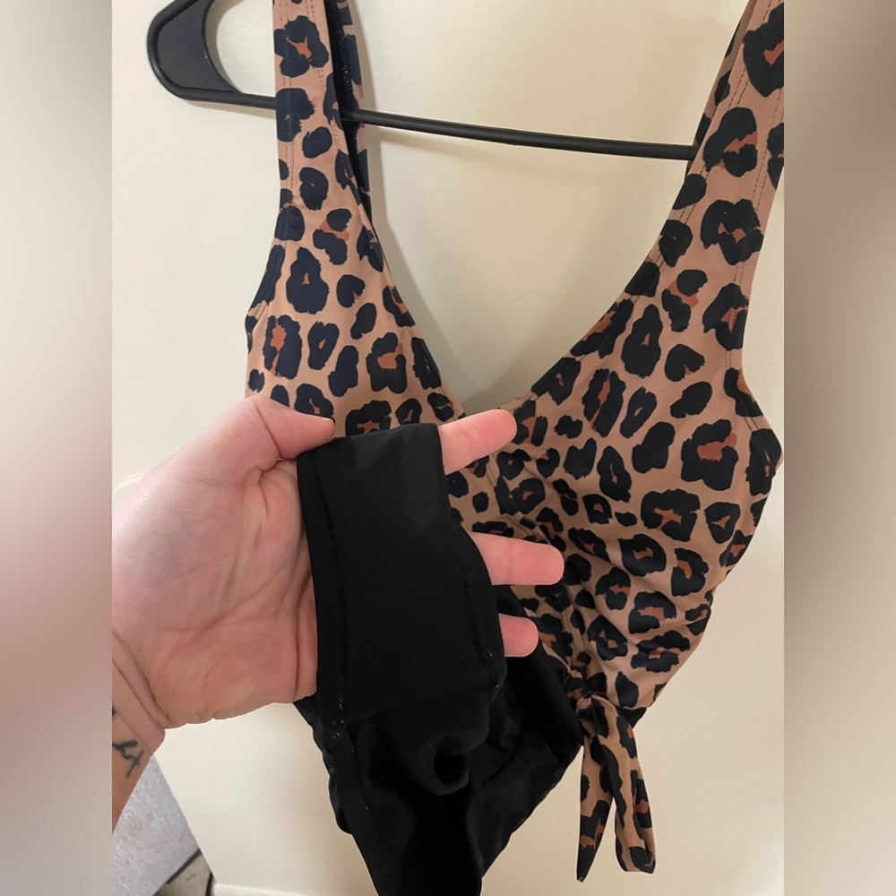 ✨Women’s Pink Lily One Piece Bathing Suit Size L - Picture 5 of 9